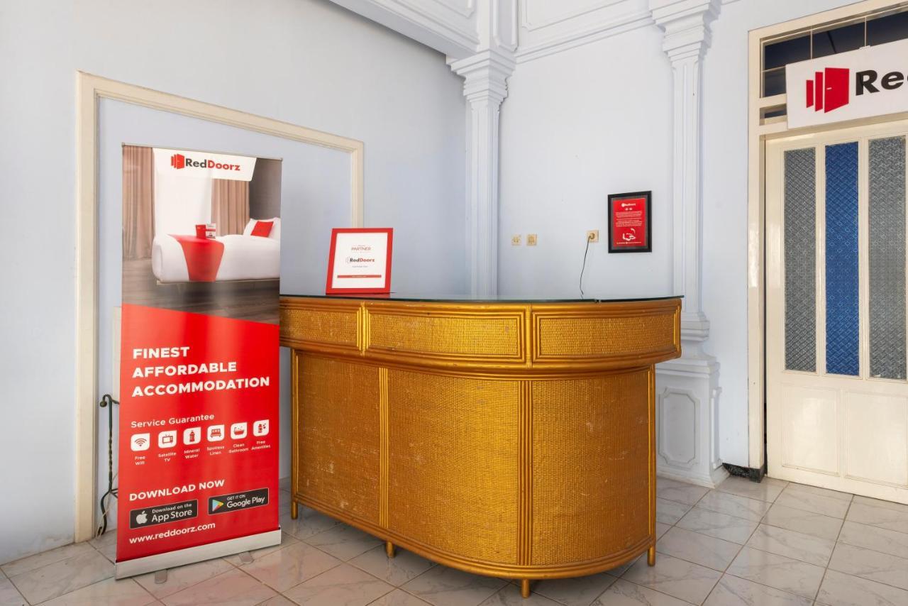 Reddoorz Syariah @ Bondowoso City Center Buitenkant foto