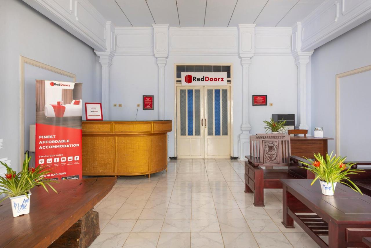 Reddoorz Syariah @ Bondowoso City Center Buitenkant foto